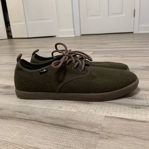 NWOT SANUK Men’s Sneaker Twill Size 9 Green Shoes